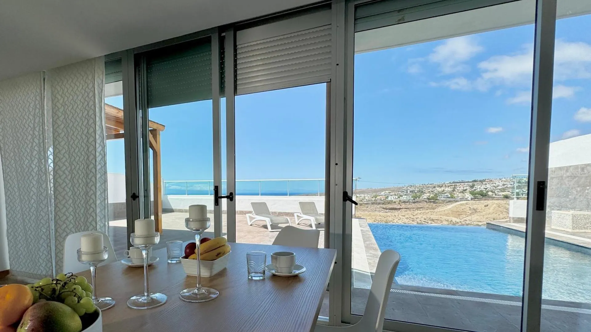 Villa Con Vista Al Mar Y Piscina Privada Costa Adeje  Spanien
